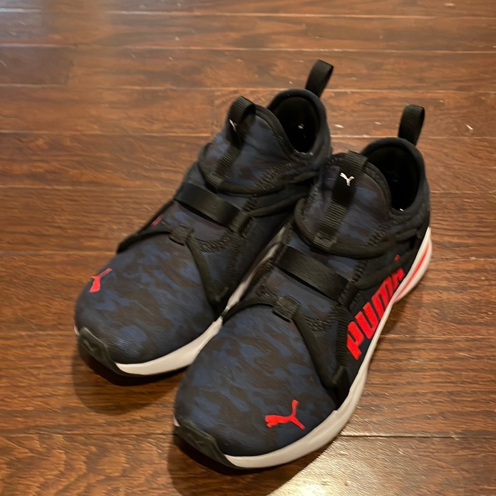 Puma shoes big kid size 6 like new